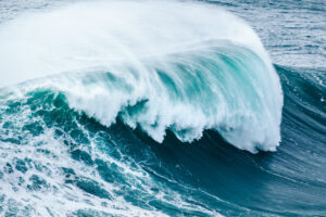 Demuestran la existencia de olas cuyo ángulo en la cresta puede cambiar con el tiempo
